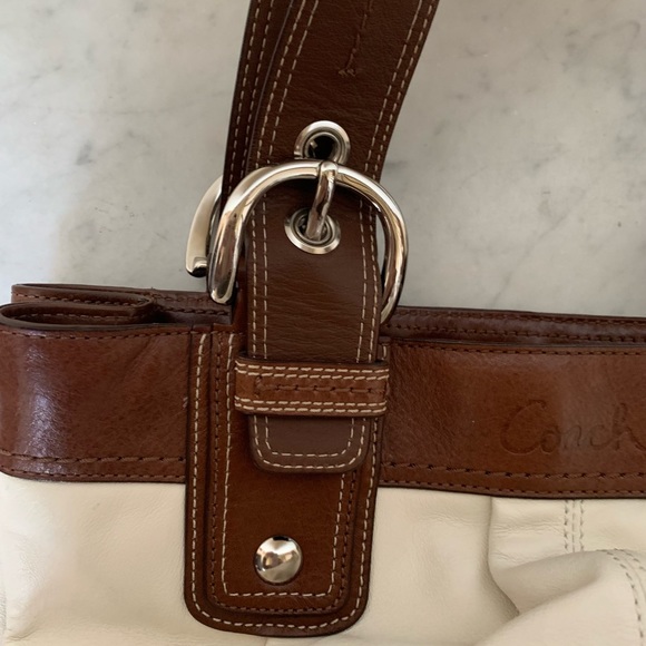 COACH Soho Pleated Leather Tan and Off White Handbag w/Nickel Hardware. F15045 - Picture 3 of 8